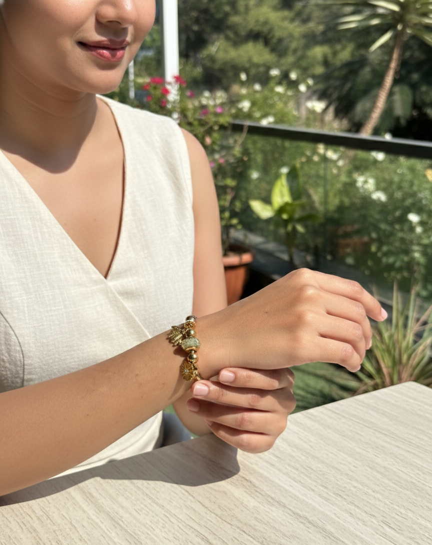 Bee Charm Bracelet | Gold | Anti Tarnish