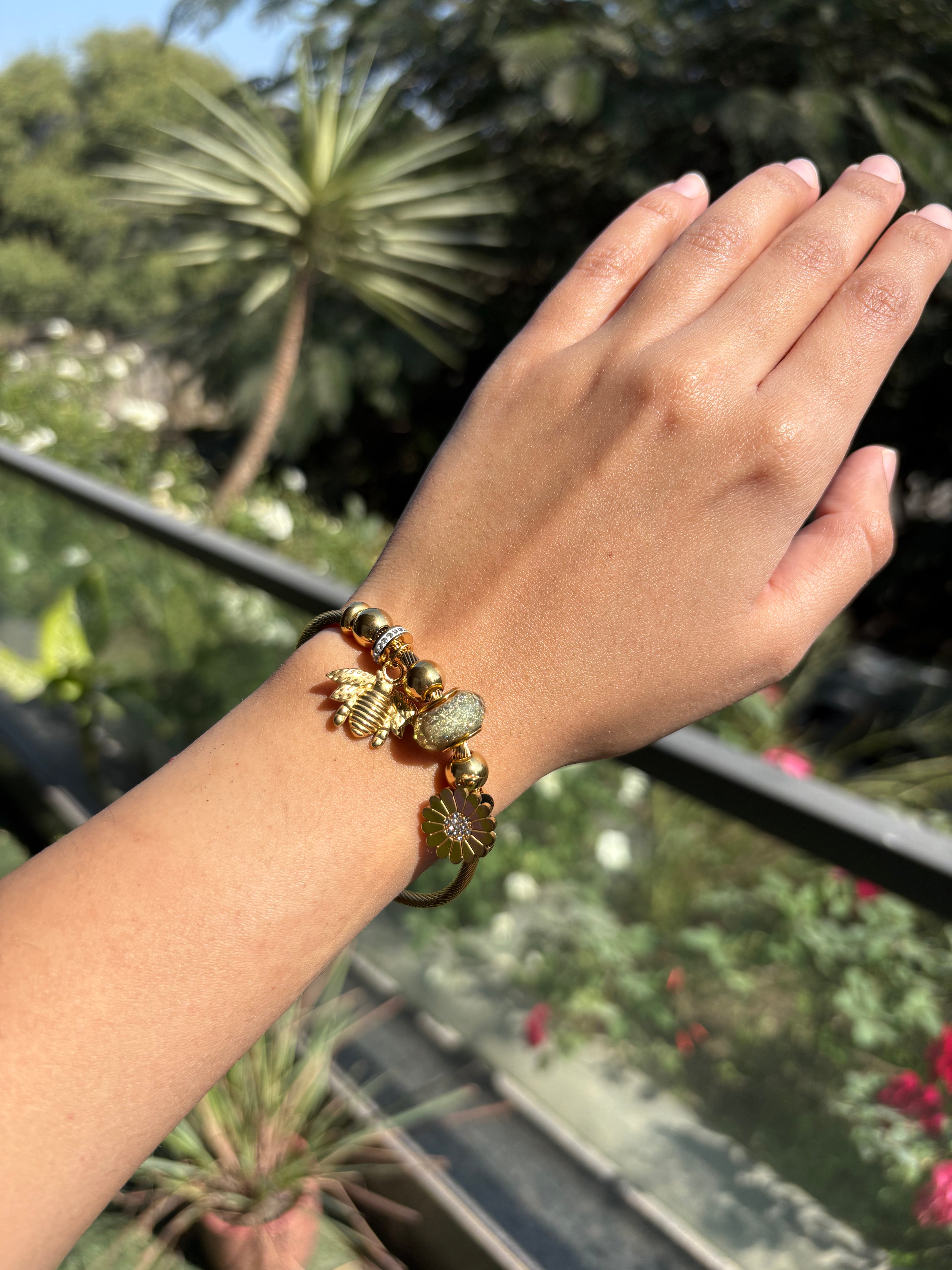 Bee Charm Bracelet | Gold | Anti Tarnish