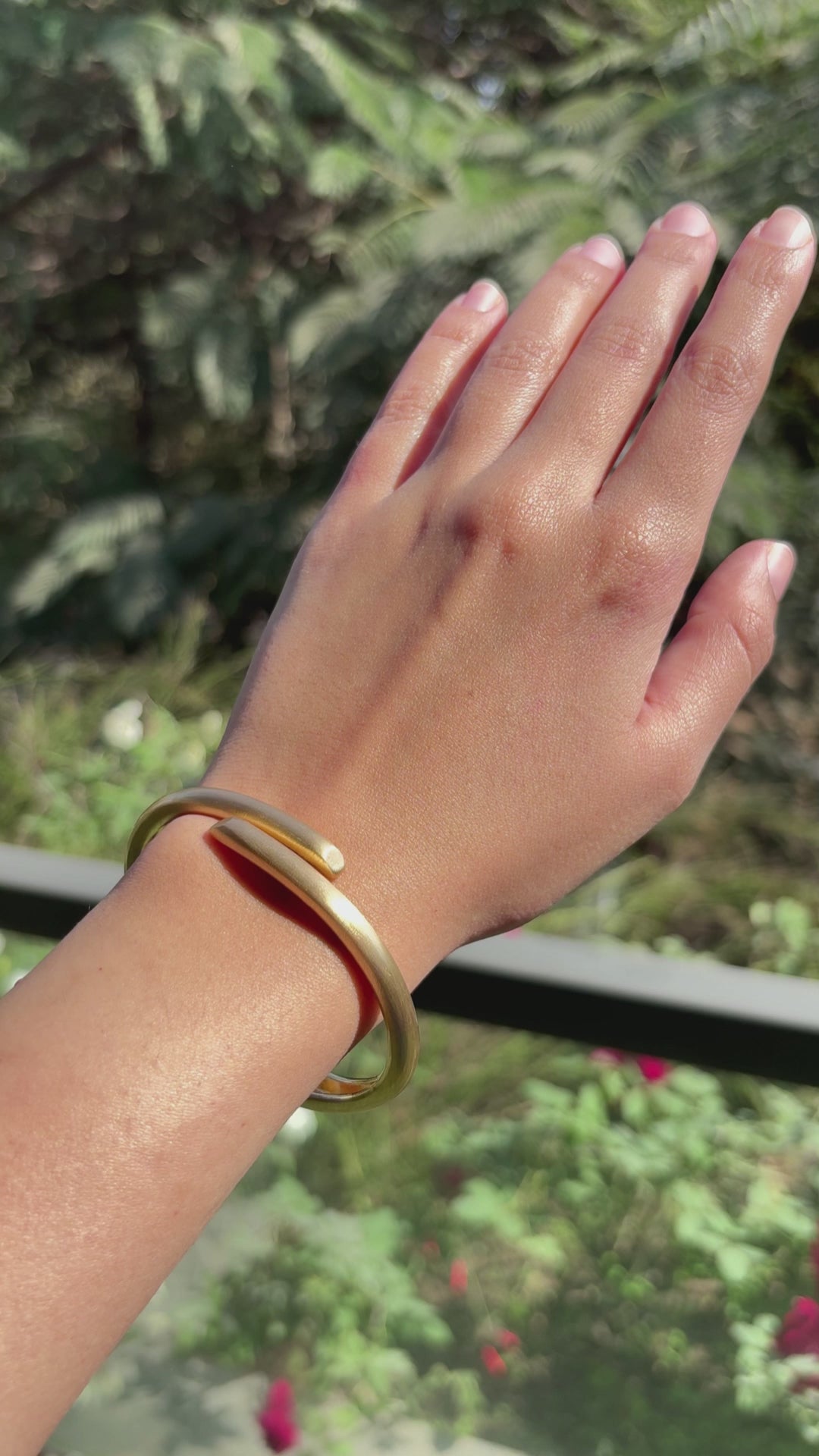 Overlapping Bracelet | Matte Gold | Anti Tarnish