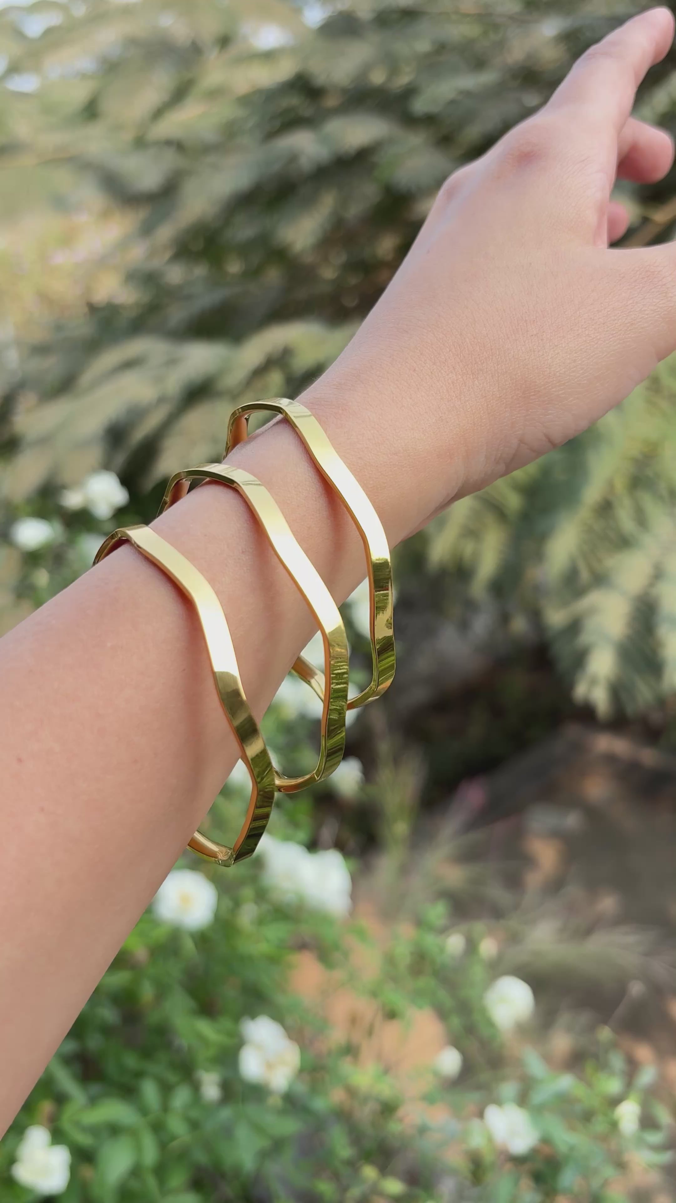 Thick Wavy Bangles | Gold | Anti Tarnish